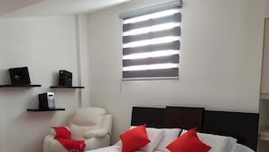 Minibar, in-room safe, desk, WiFi (free) - Hotel San Jeronimo (Armenia)