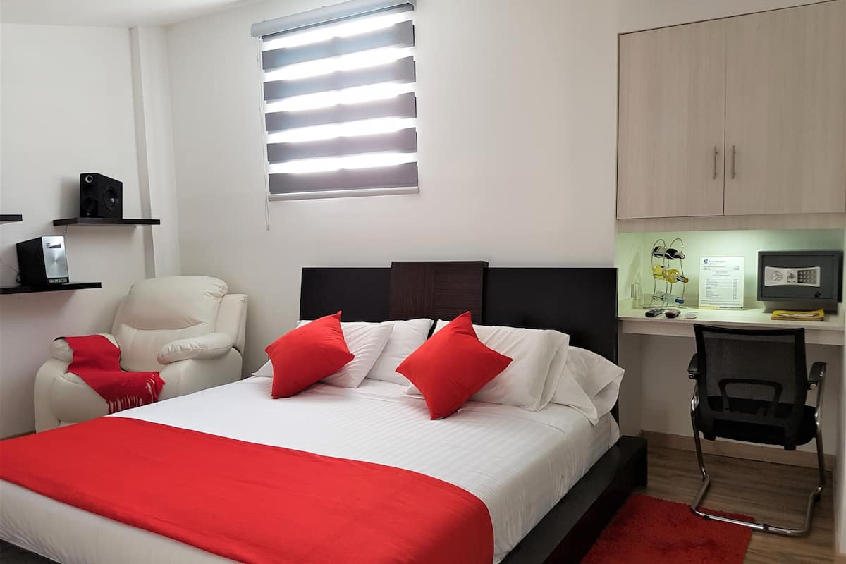 Minibar, in-room safe, desk, free WiFi