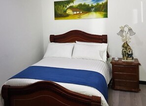 Minibar, in-room safe, individually furnished, desk - Hotel San Jeronimo (Armenia)