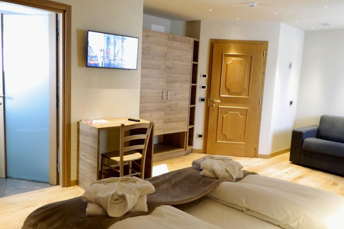 family room | in-room safe, desk, blackout curtains, soundproofing