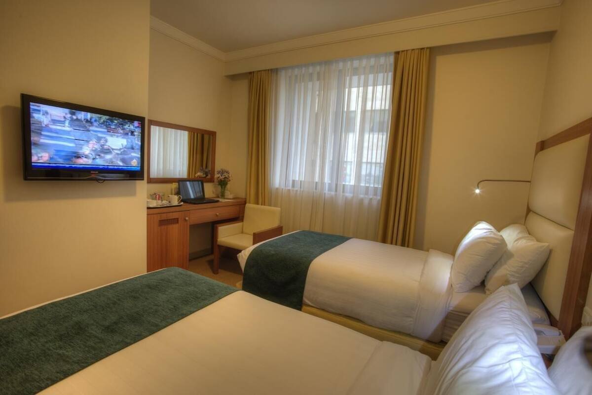 Standard Twin Room, 2 Queen Beds | Select Comfort beds, minibar, in-room safe, desk