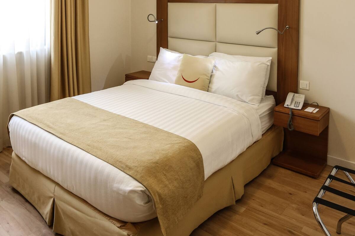 Single Room | Select Comfort beds, minibar, in-room safe, desk