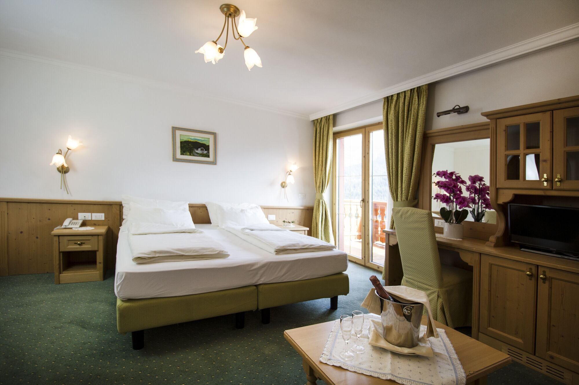 Couette en duvet d'oie, minibar, coffres-forts dans les chambres