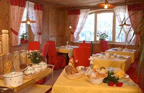 Morgenmadsbuffet hver dag (12 EUR pr. person)