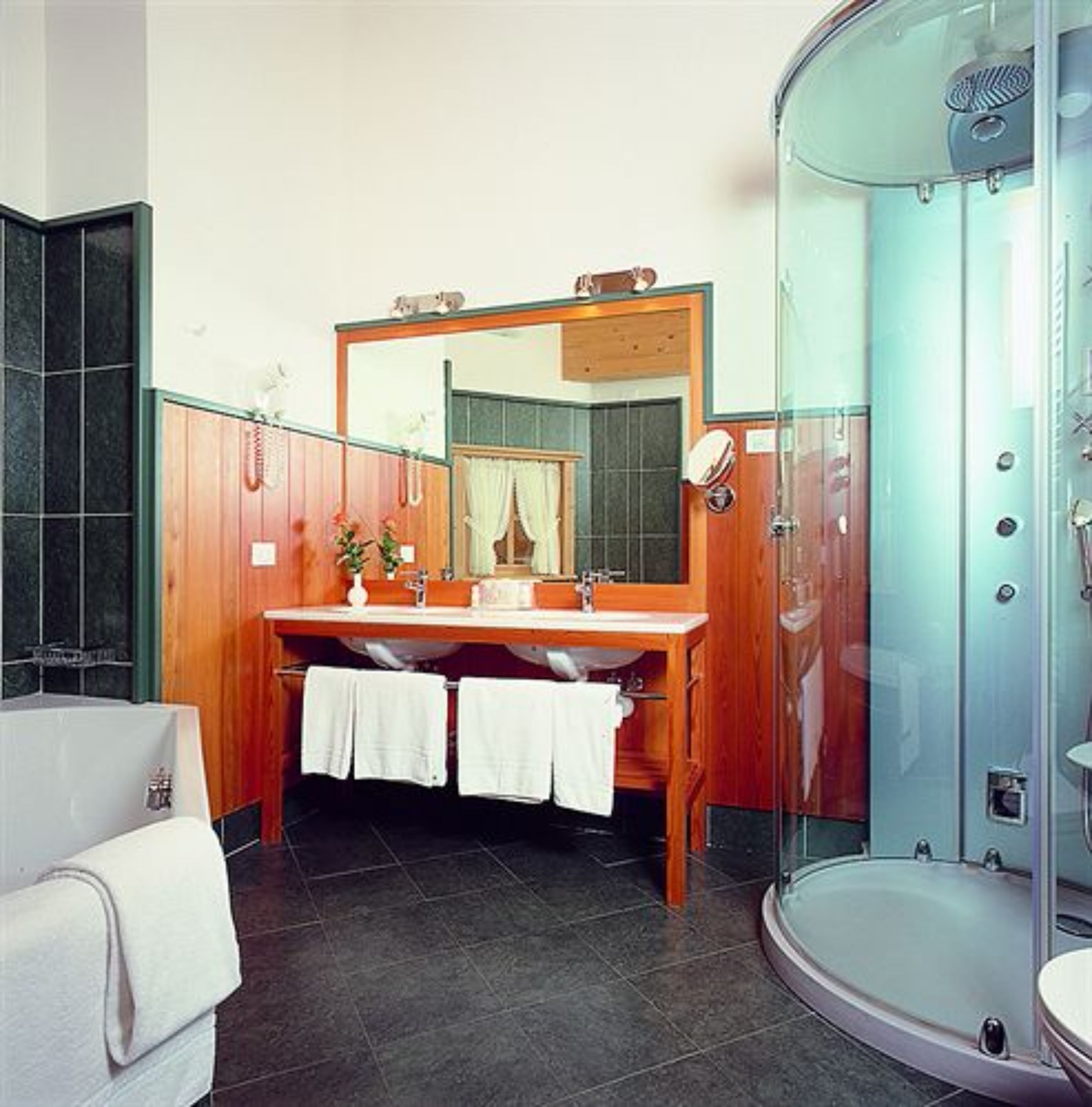 separate bathtub and shower, deep-soaking bathtub