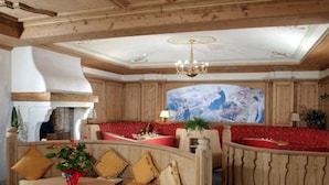 Lobby-lounge