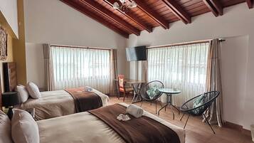 Habitación doble estándar | Ropa de cama de alta calidad y caja de seguridad en la habitación