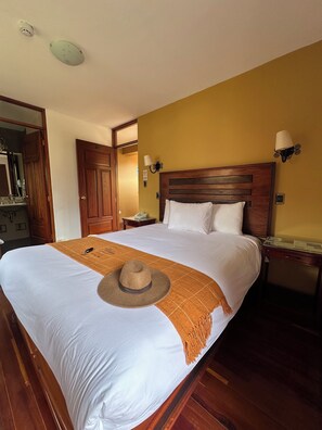 Standard Double Room | Premium bedding, in-room safe, individually furnished, desk - Hotel Mabey Urubamba (Urubamba)