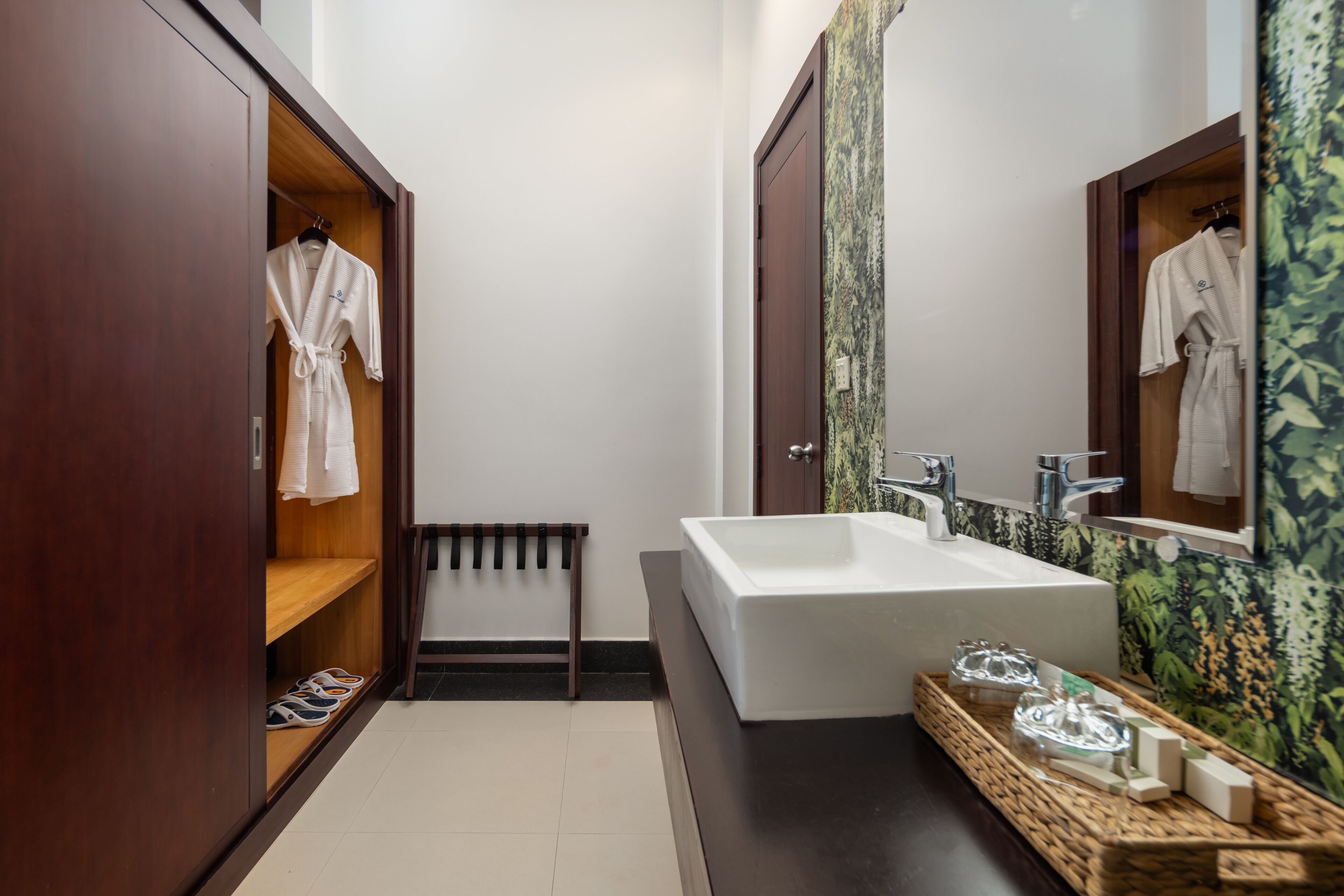 deluxe double room with balcony | bathroom | shower, rainfall showerhead, free toiletries, hair dryer