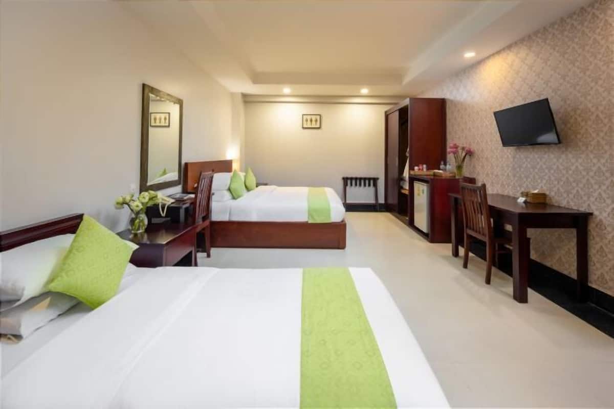 3 bedrooms, Egyptian cotton sheets, premium bedding, pillow-top beds