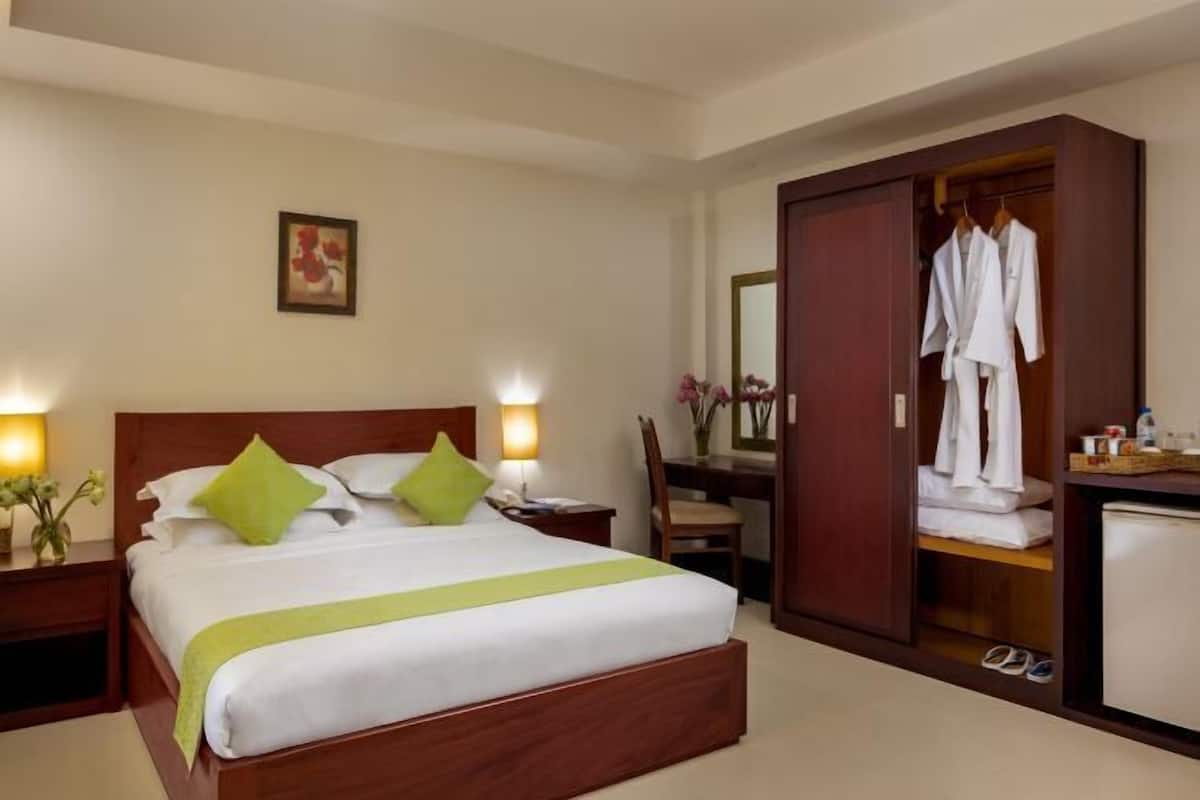 3 bedrooms, Egyptian cotton sheets, premium bedding, pillow-top beds