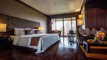 Junior Suite (2 Adults) | Minibar, desk, laptop workspace, soundproofing