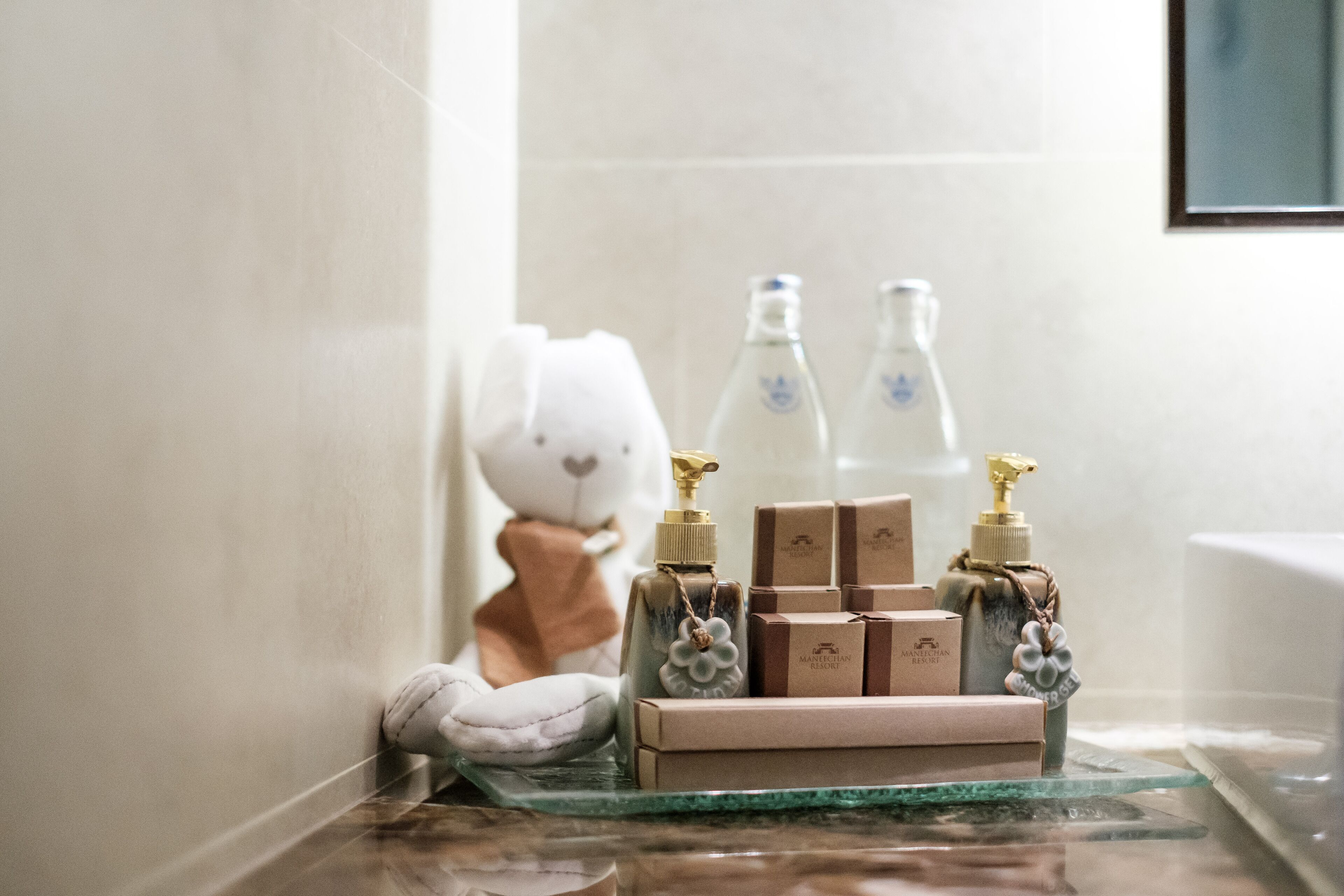 shower, rainfall showerhead, free toiletries, hair dryer