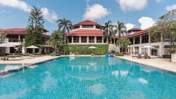 Outdoor pool, pool umbrellas