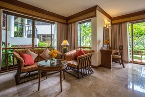 Deluxe Twin Bed Room