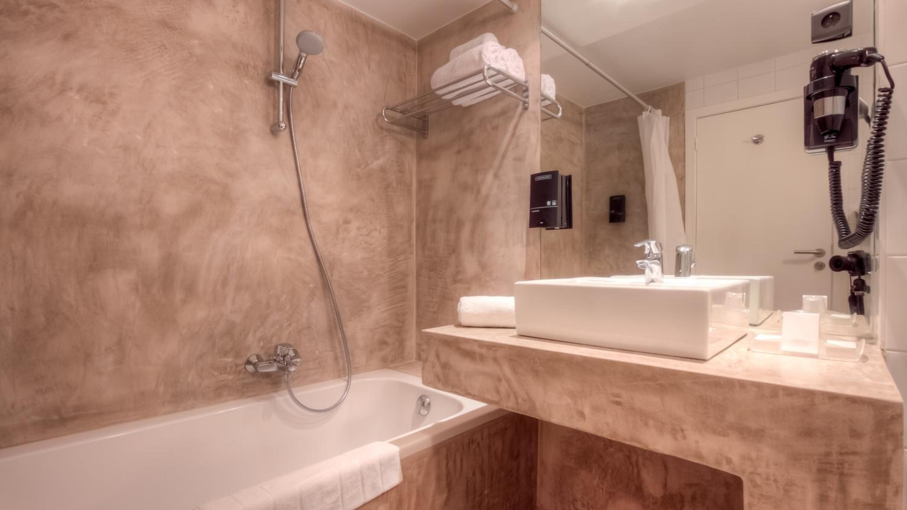 combined shower/bathtub, free toiletries, hair dryer, towels