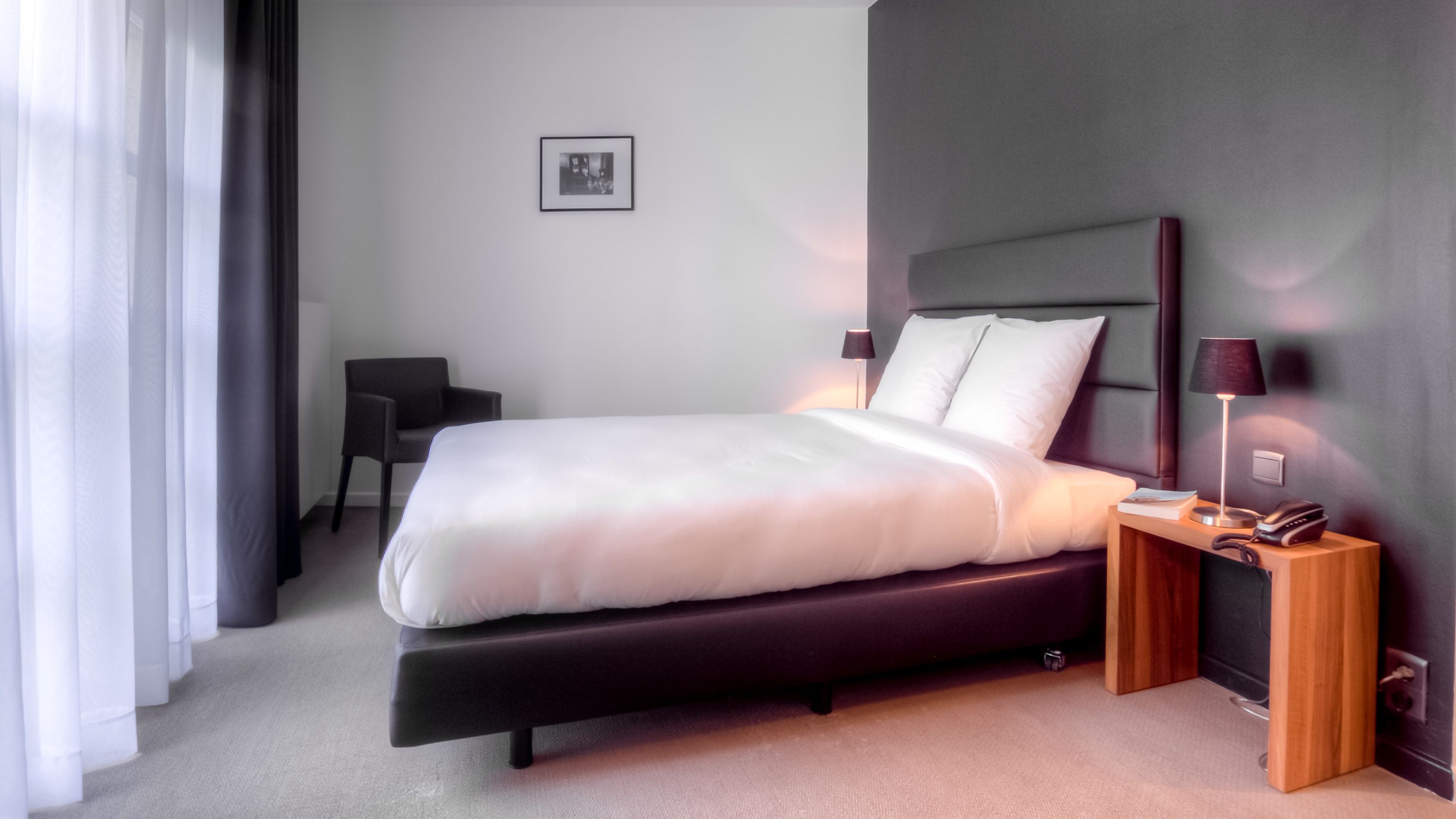 1 bedroom, desk, blackout curtains, soundproofing