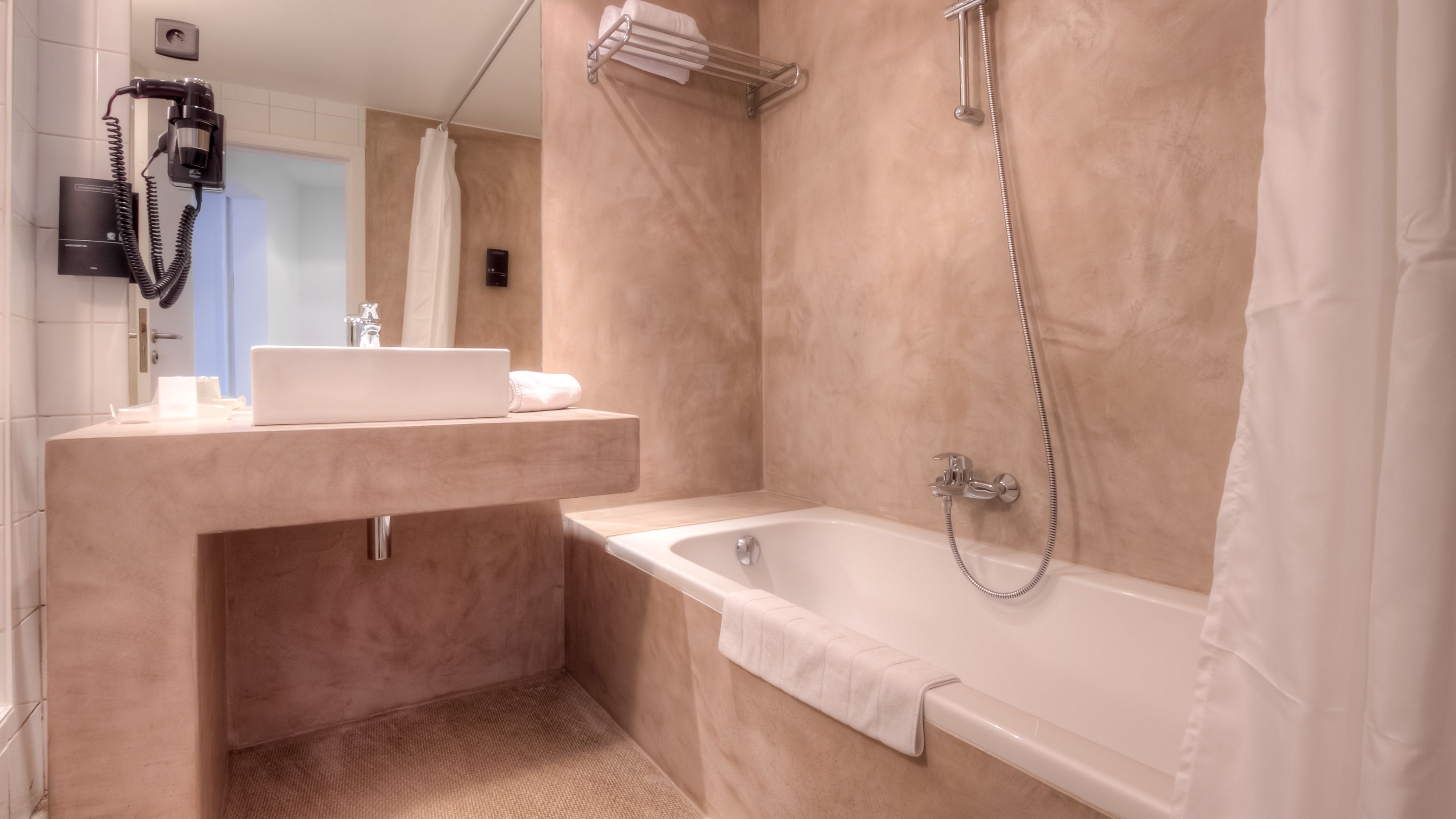 combined shower/bathtub, free toiletries, hair dryer, towels