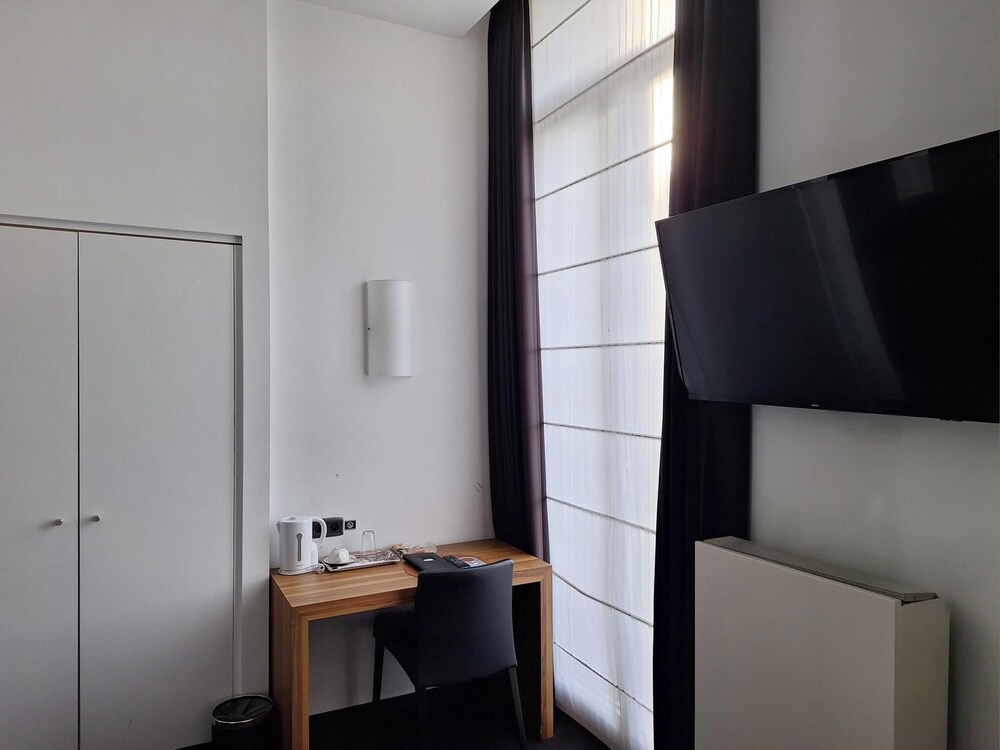 Hotel St James by null