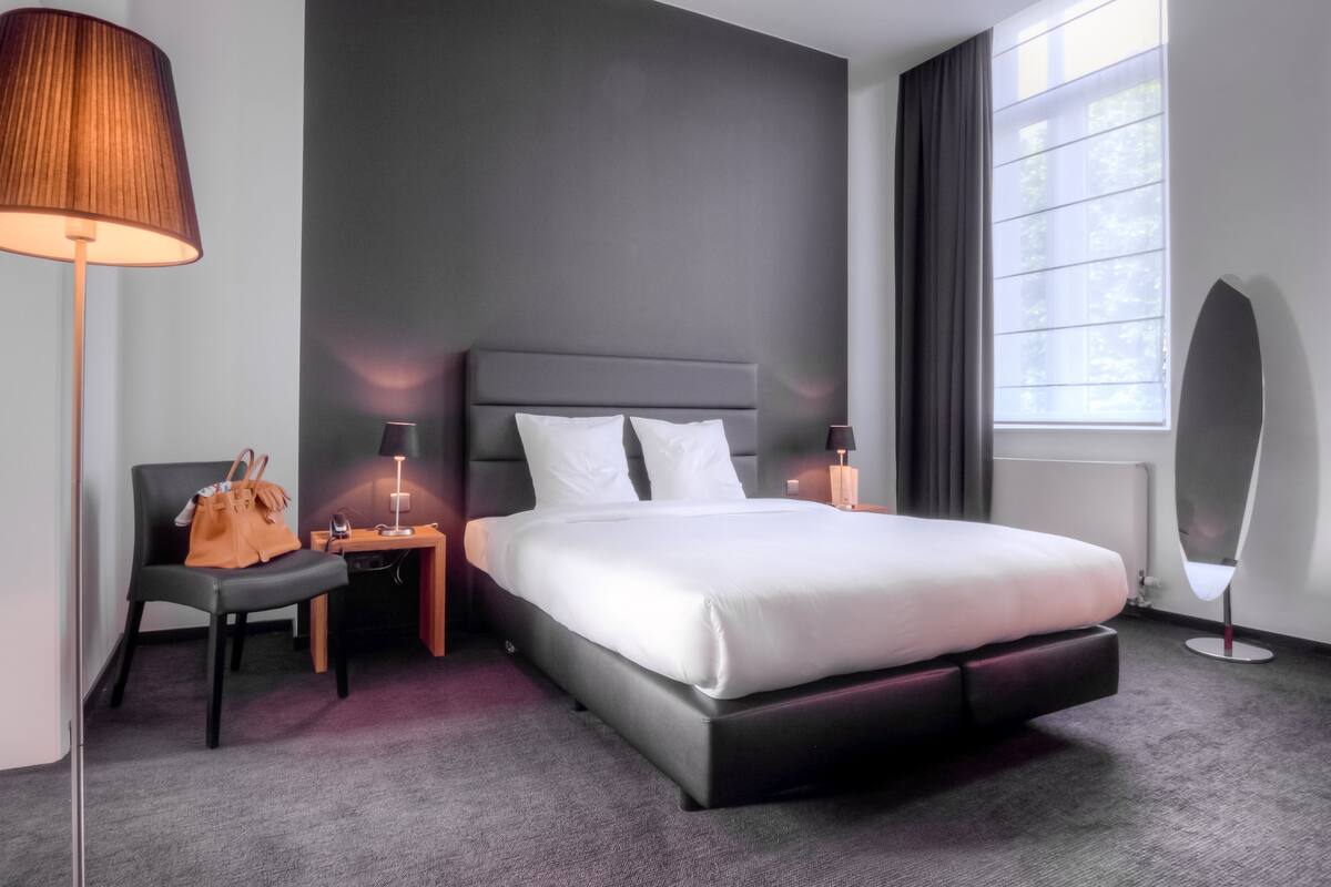 1 chambre, bureau, rideaux occultants, chambres insonorisées