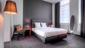 1 bedroom, desk, blackout curtains, soundproofing