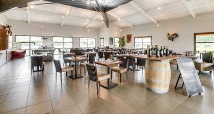 HĂŽtel Restaurant AKENA Bordeaux La BrĂšde