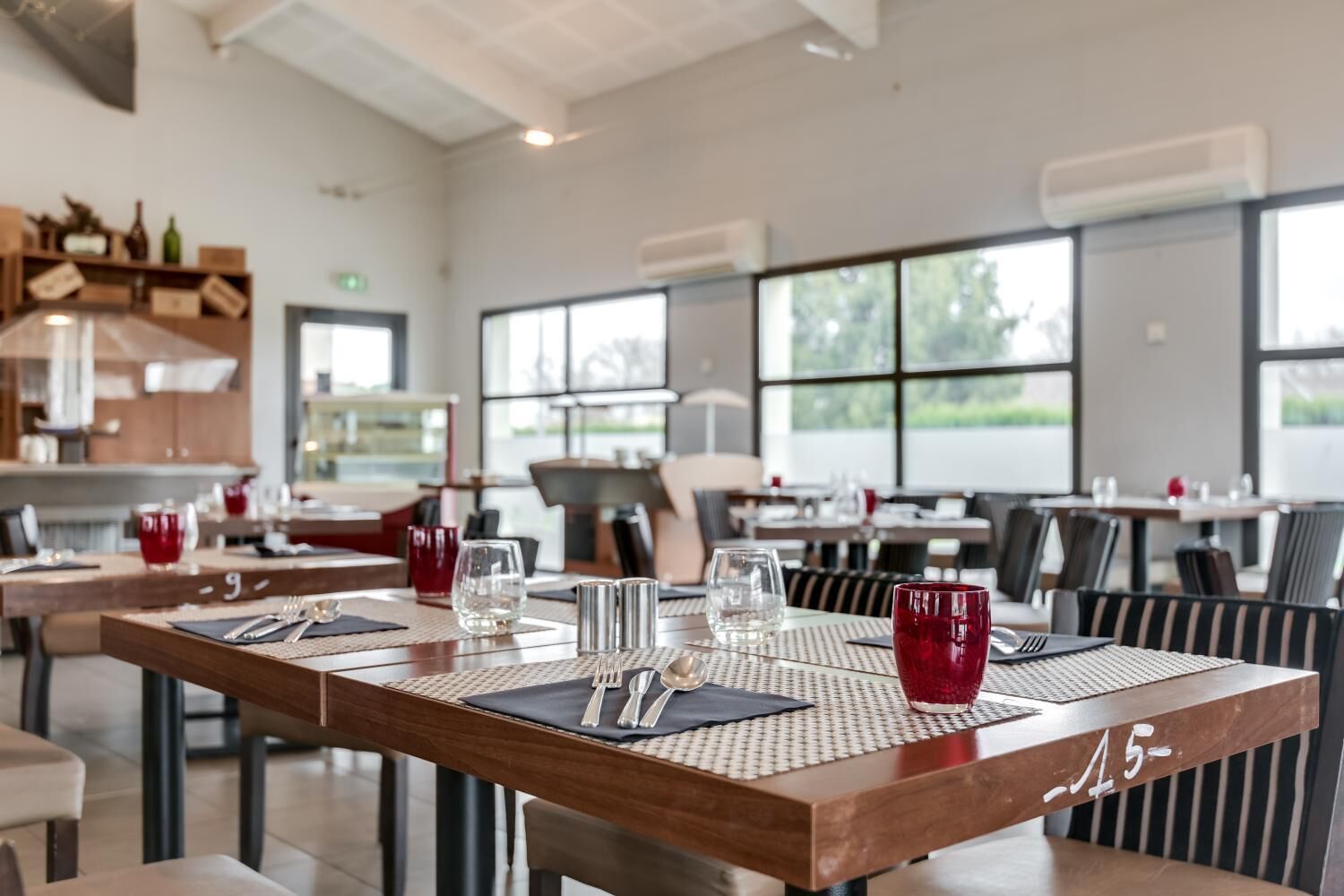 lunch and dinner served