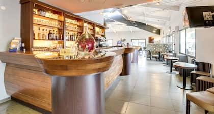 HĂŽtel Restaurant AKENA Bordeaux La BrĂšde
