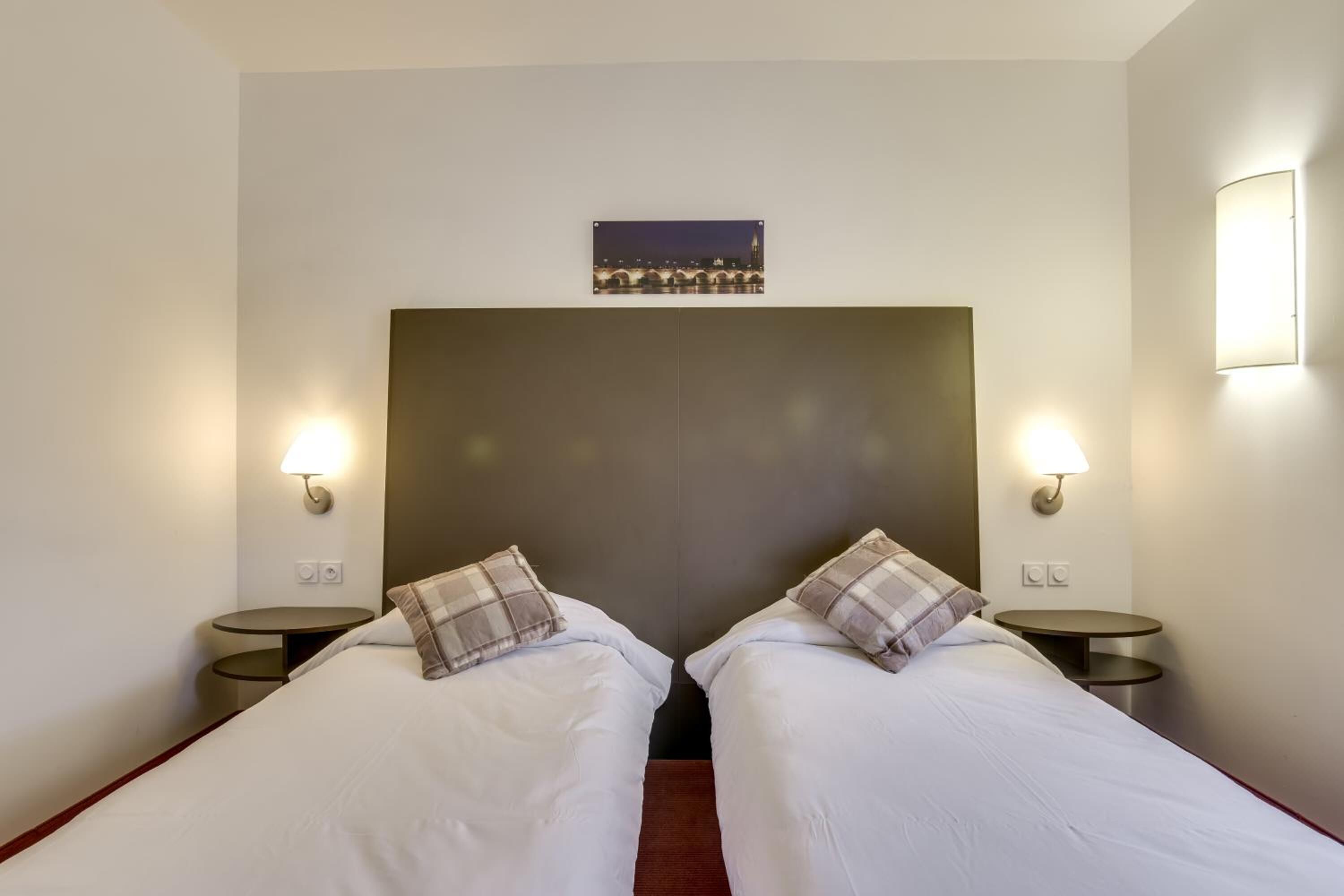 twin room | individually decorated, individually furnished, desk, blackout curtains