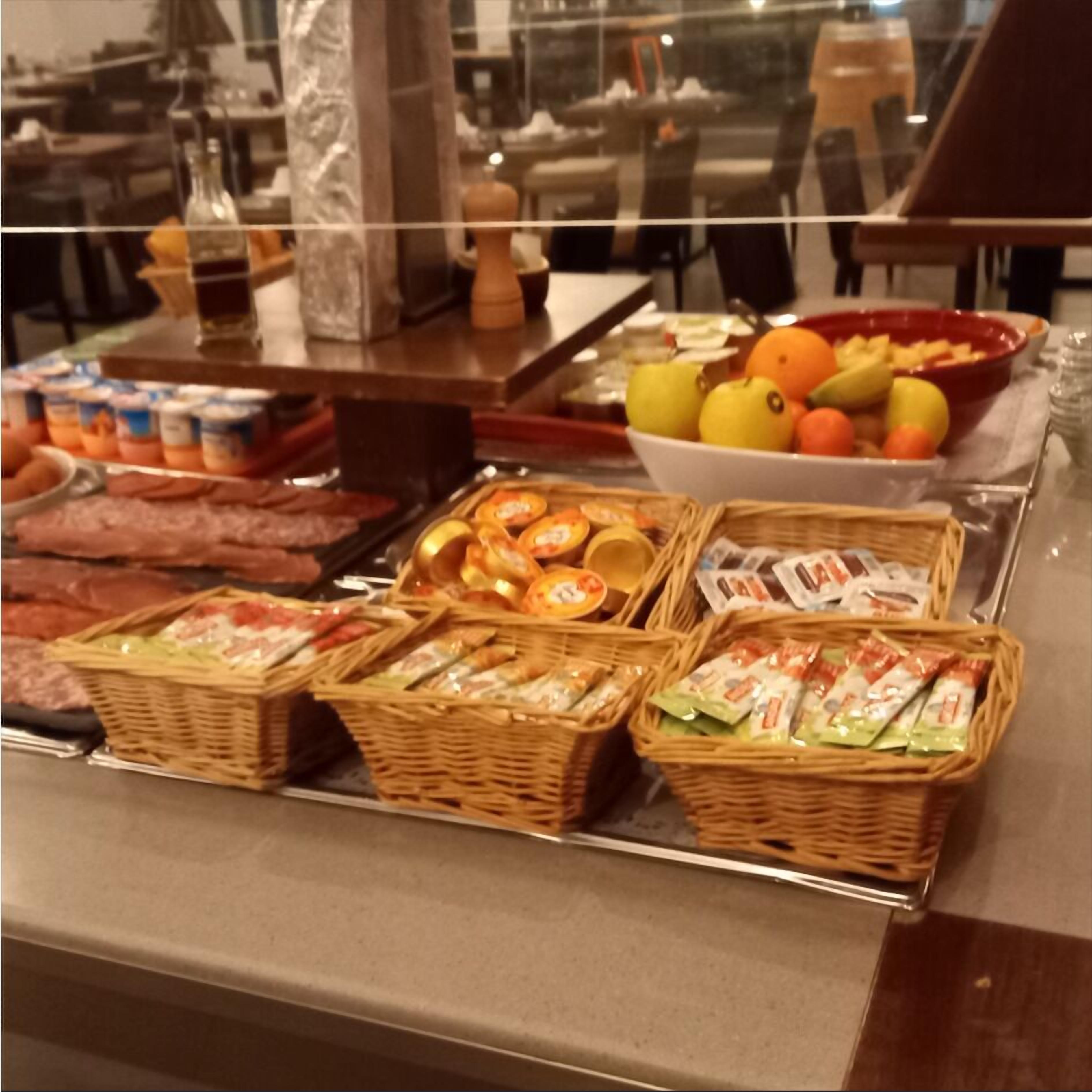 Colazione a buffet a pagamento, servita tutte le mattine 