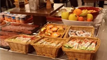 Colazione a buffet a pagamento, servita tutte le mattine