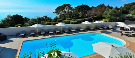 야외 수영장, 수영장 파라솔, 일광욕 의자