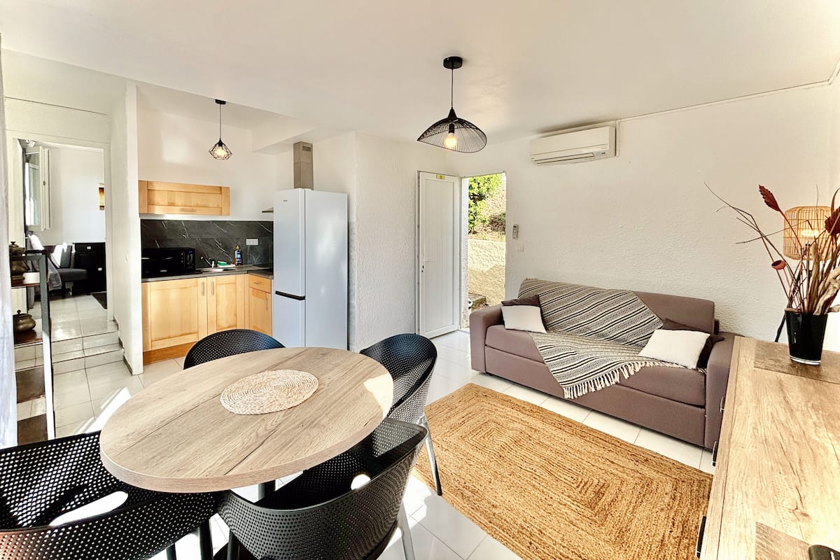 1 bedroom, individually decorated, individually furnished