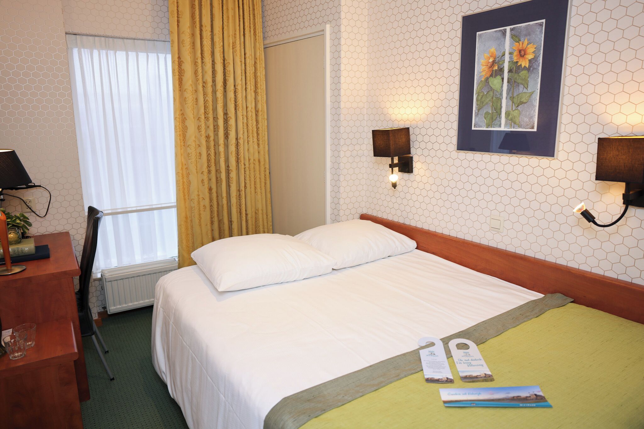 Enkeltrom – standard, 1 lang enkeltseng, byutsikt | Allergitestet sengetøy, safe på rommet, skrivebord og blendingsgardiner