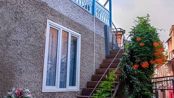 Studio | Bathroom | Shower, rainfall showerhead, hair dryer, towels