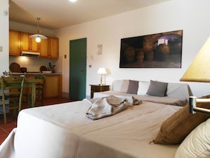 Basic Studio, 1 Double Bed, Kitchenette, Garden Area (Monolocale per 2 adulti)
