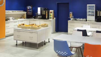 Café da manhã com buffet todos os dias (EUR 12 por pessoa)