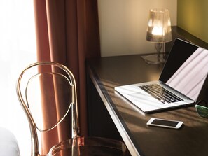 Desk, soundproofing, iron/ironing board, free WiFi