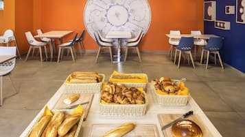 Desayuno buffet todos los días (con cargo)