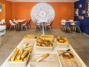 Daily buffet breakfast for a fee