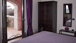 Suite | Down comforters, minibar, in-room safe, desk - GaiaChiara Resort (Casagiove)