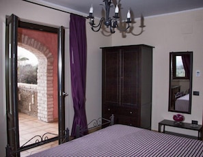 Sviitti | Untuvapeitot, minibaari, tallelokero huoneessa