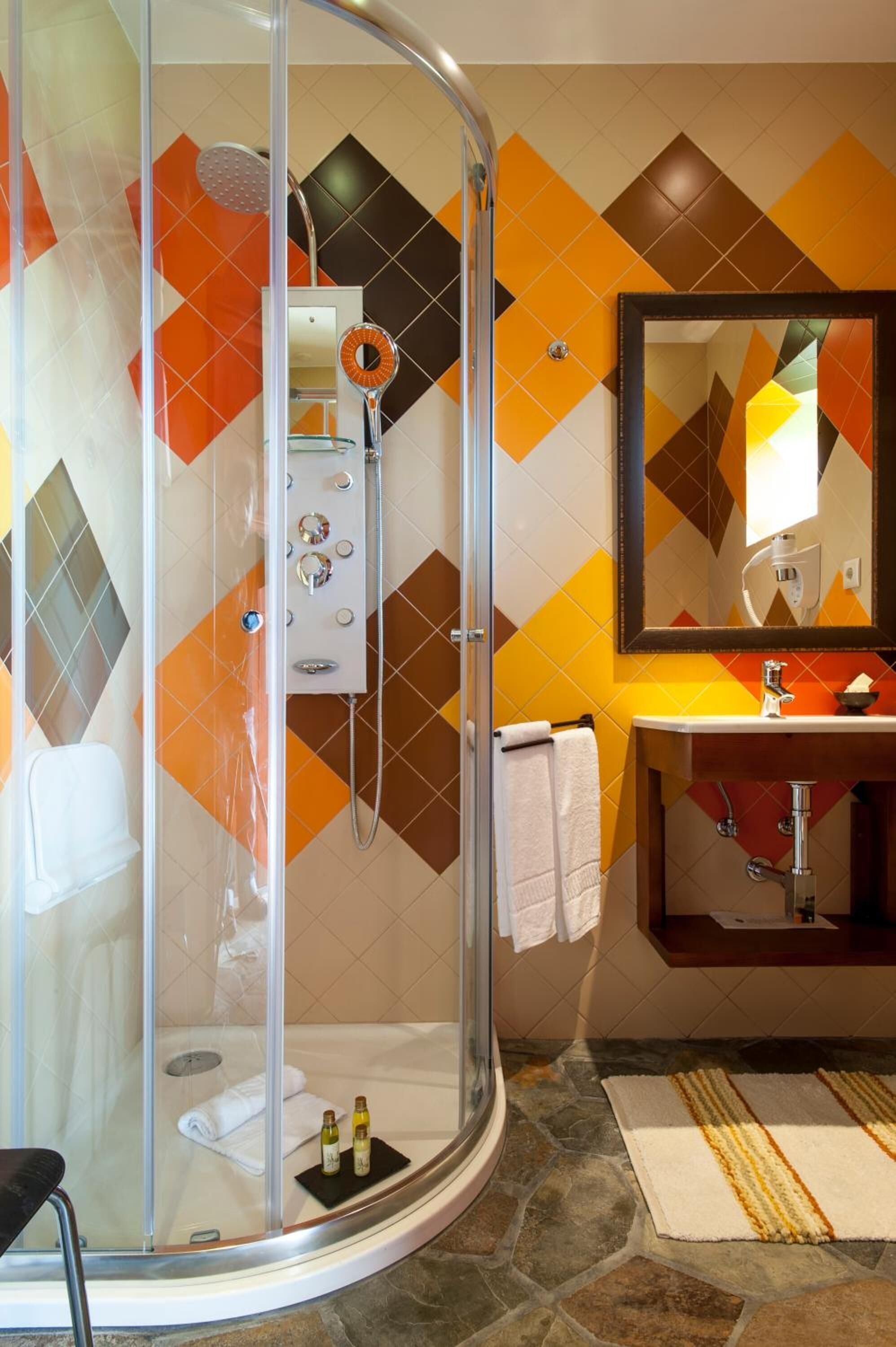 shower, rainfall showerhead, free toiletries, hair dryer