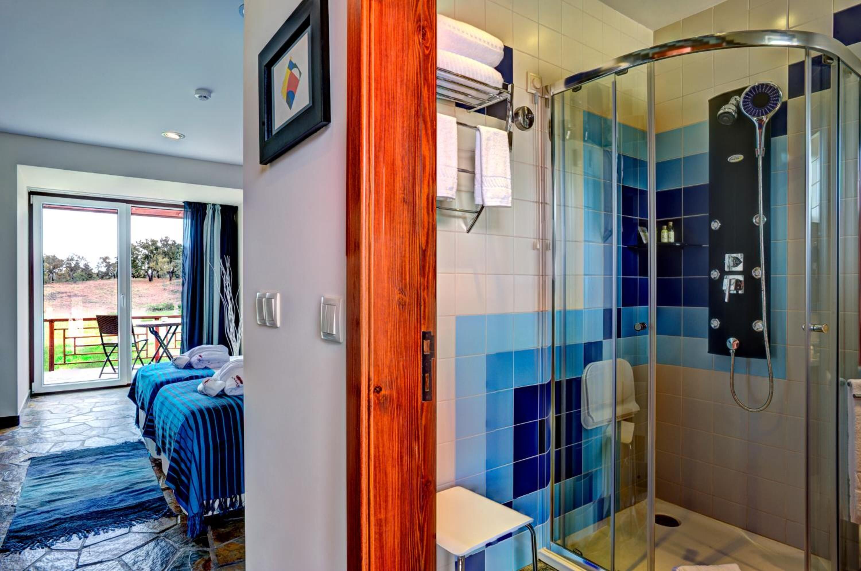 shower, rainfall showerhead, free toiletries, hair dryer