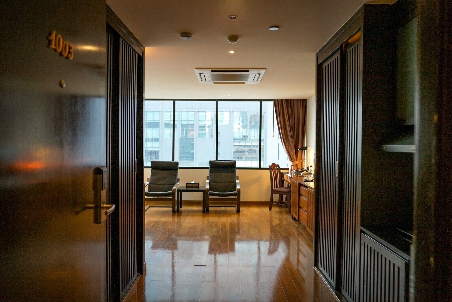 deluxe suite | 1 bedroom, select comfort beds, in-room safe, blackout curtains