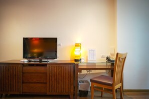 Deluxe Double Room | Senger med Select Comfort-madrass, safe på rommet og blendingsgardiner