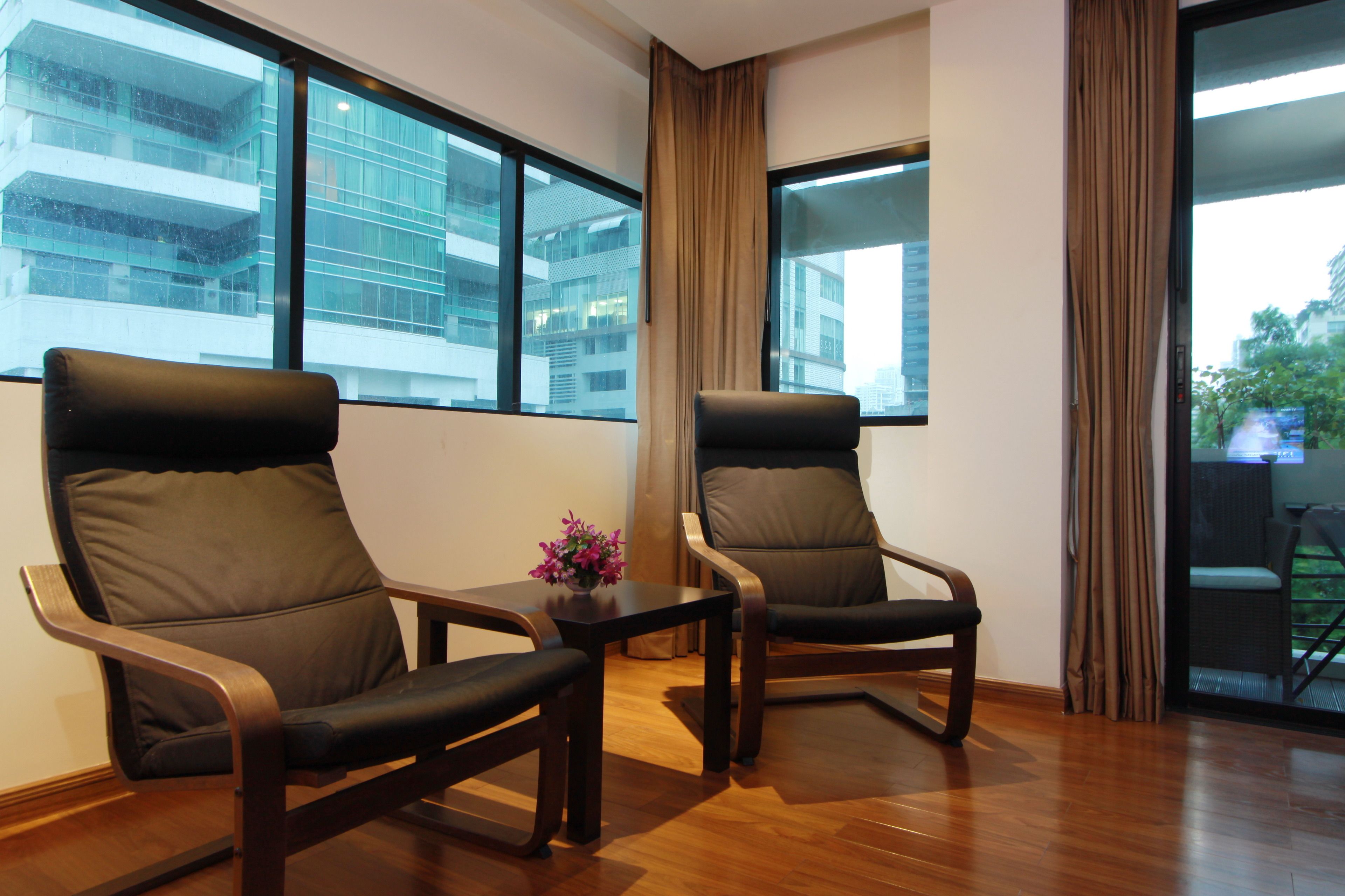 junior suite king with balcony | living area | 32-inch lcd tv with cable channels, tv