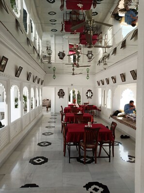 Breakfast area - Jagat Niwas Palace (Udaipur)