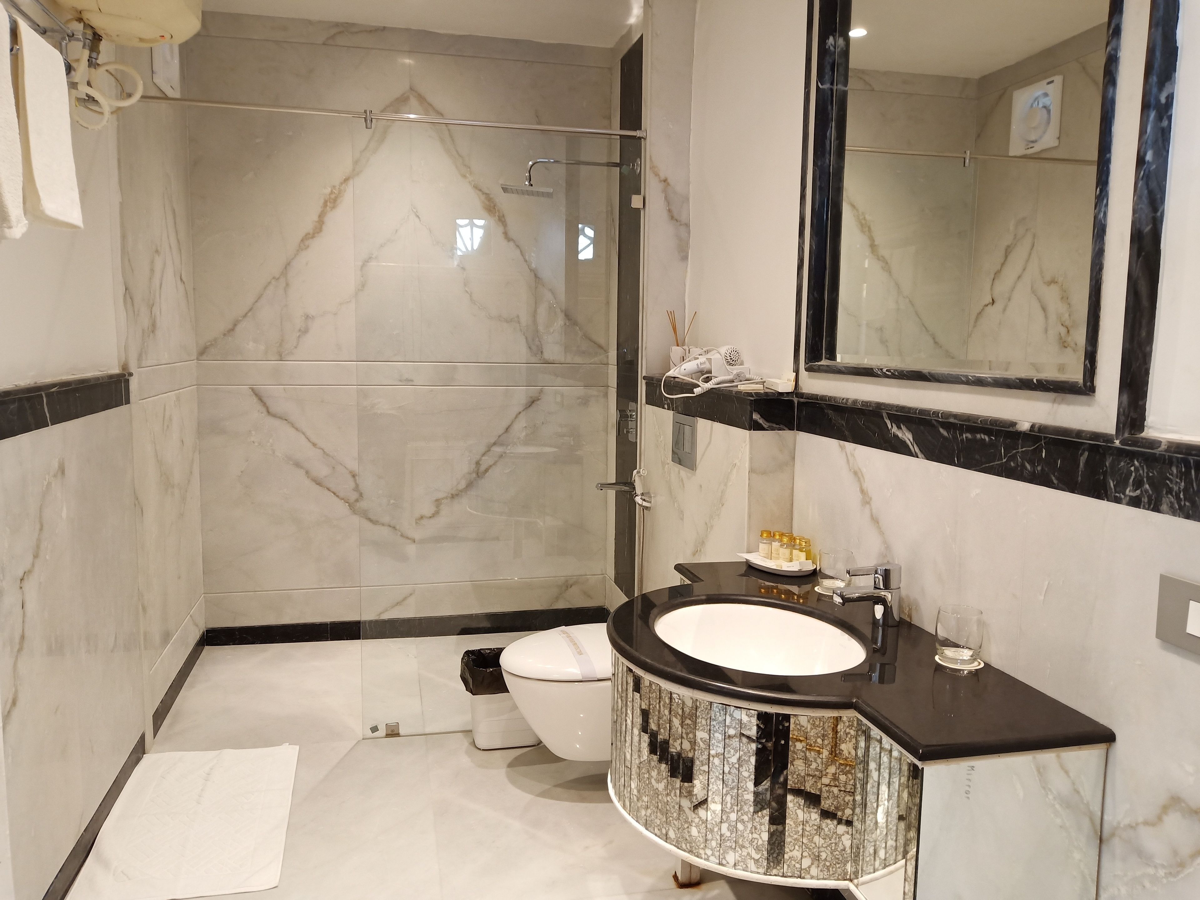 jagat suite non lake facing | bathroom | shower, rainfall showerhead, free toiletries, hair dryer