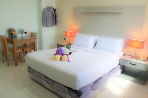 Egyptian cotton sheets, down duvets, Select Comfort beds - JinHold Service Apartment (Kuching)